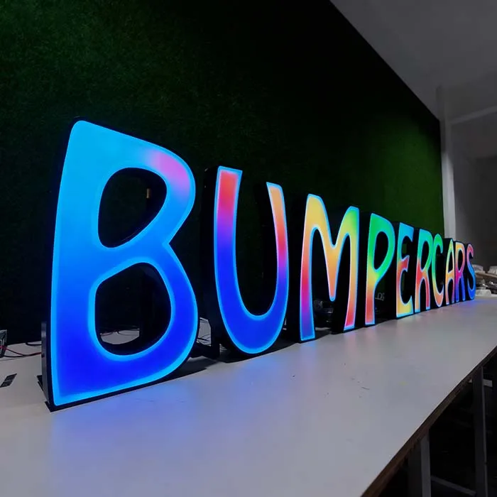 projet réel de lettres RVB à effet de contour animé
